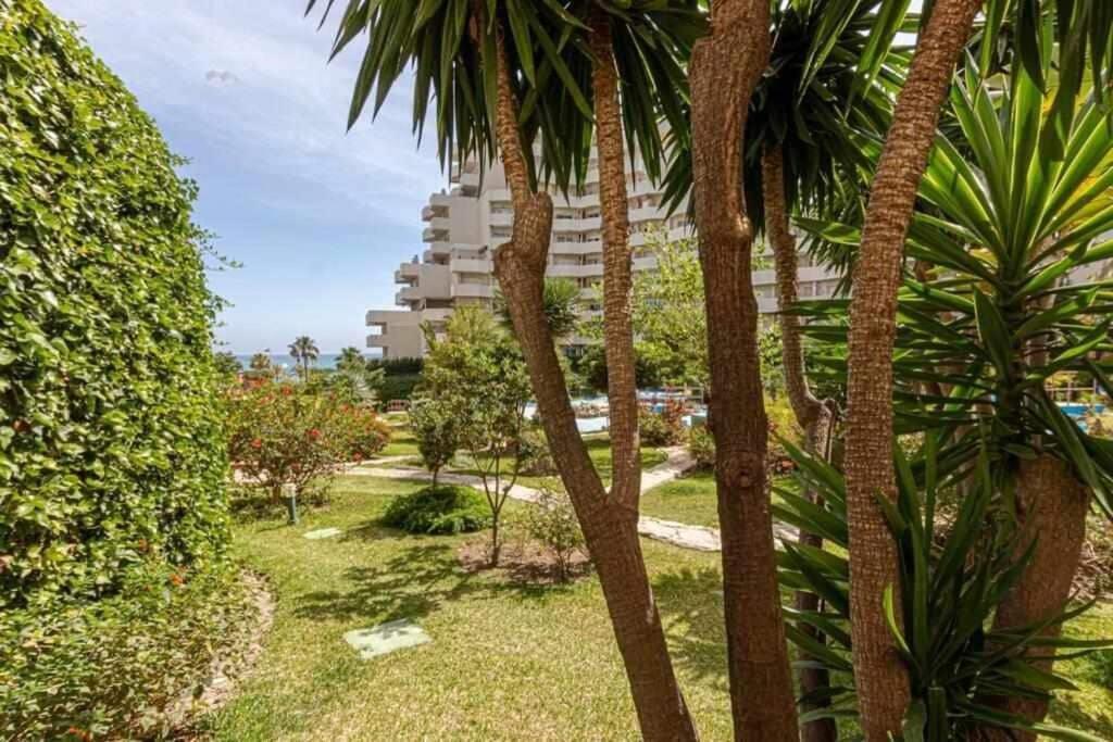 797 Holiday Rentals- Precioso Piso Con Vistas Al Jardin En Benalbeach Benalmádena Exteriör bild
