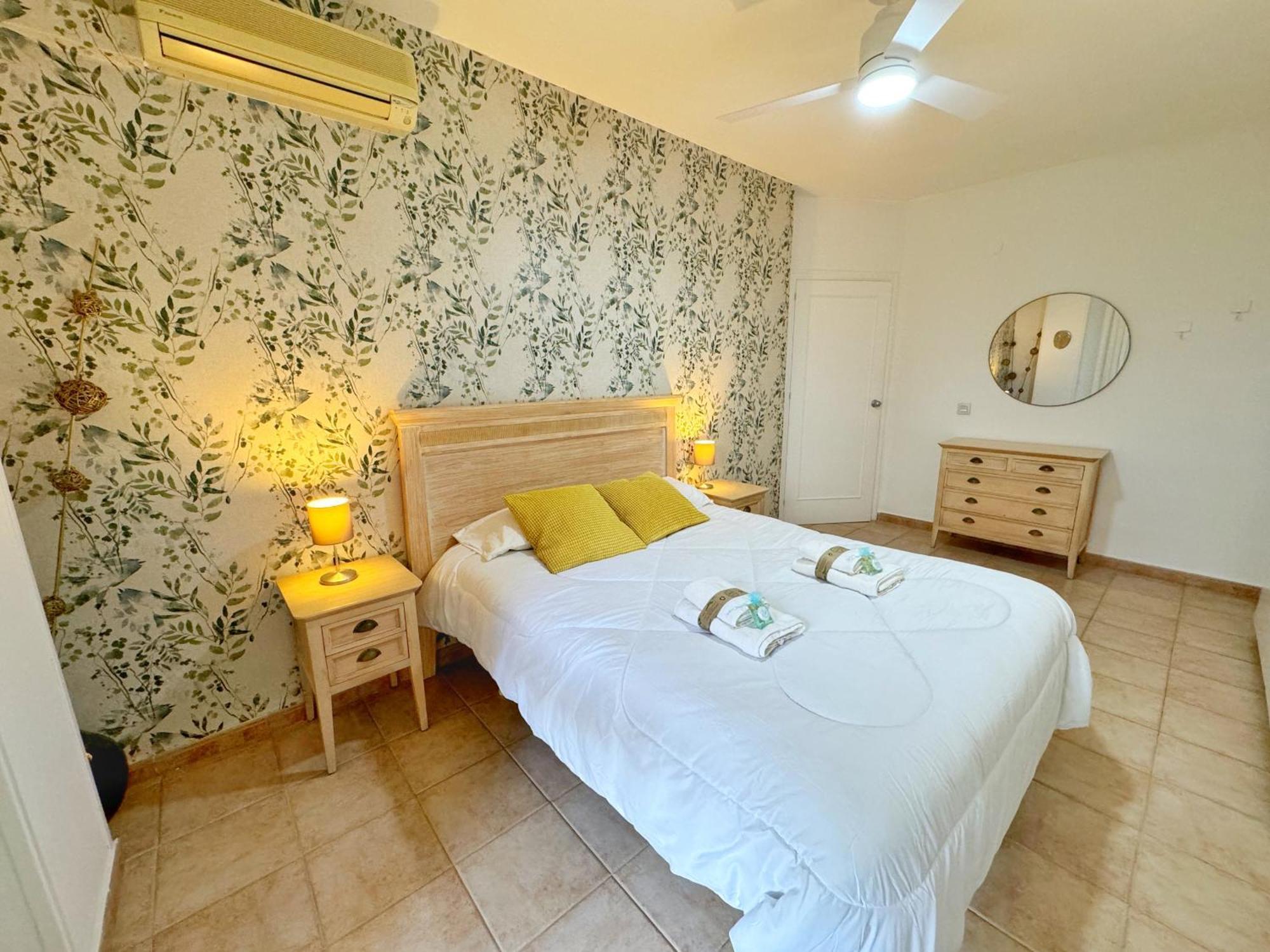797 Holiday Rentals- Precioso Piso Con Vistas Al Jardin En Benalbeach Benalmádena Exteriör bild