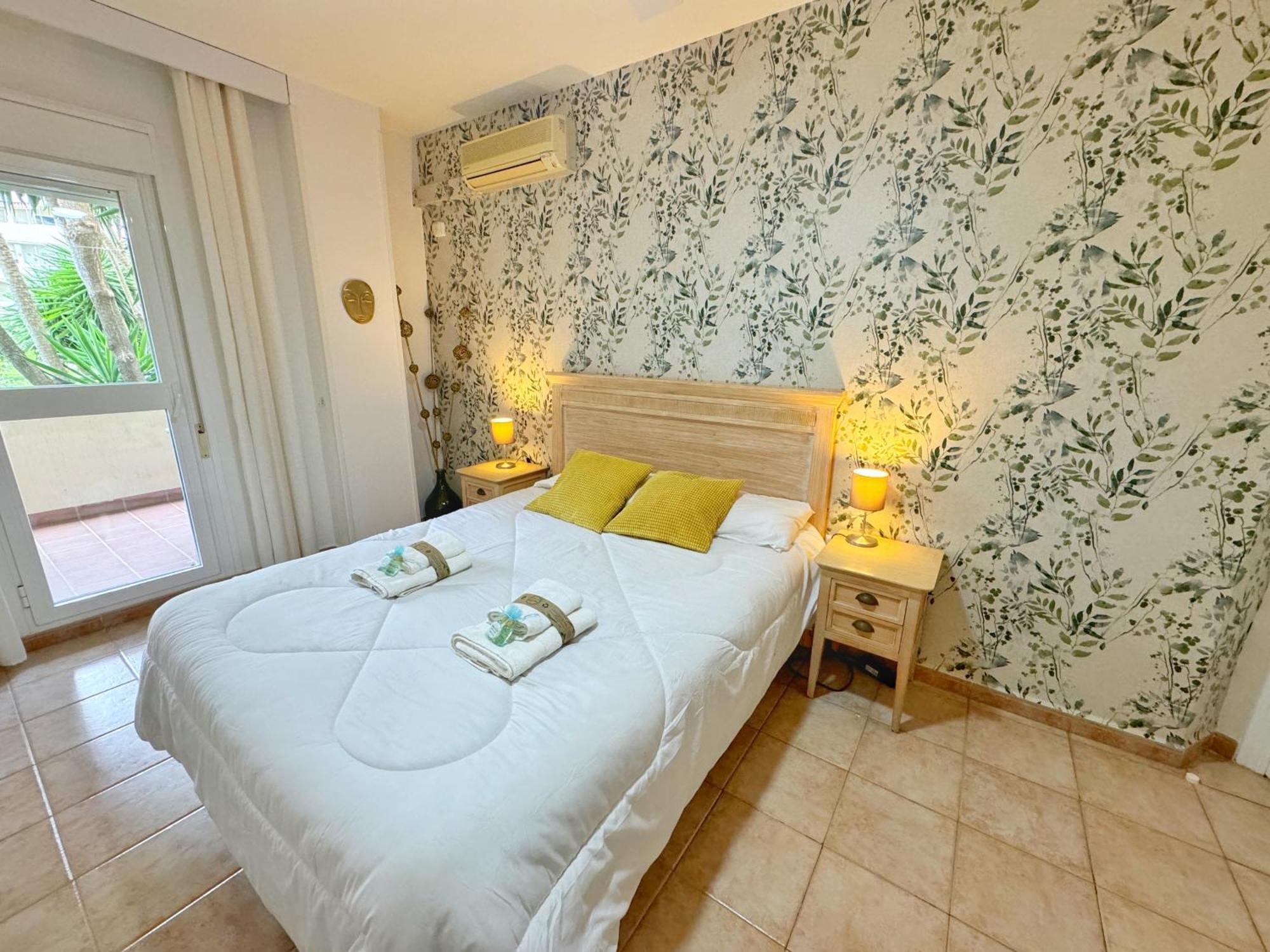 797 Holiday Rentals- Precioso Piso Con Vistas Al Jardin En Benalbeach Benalmádena Exteriör bild